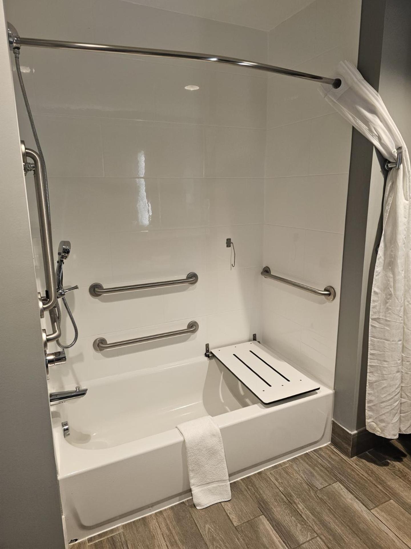 Deluxe King Room with Mobility/Hearing Access and Bath Tub with Grab Bars - Non-Smoking