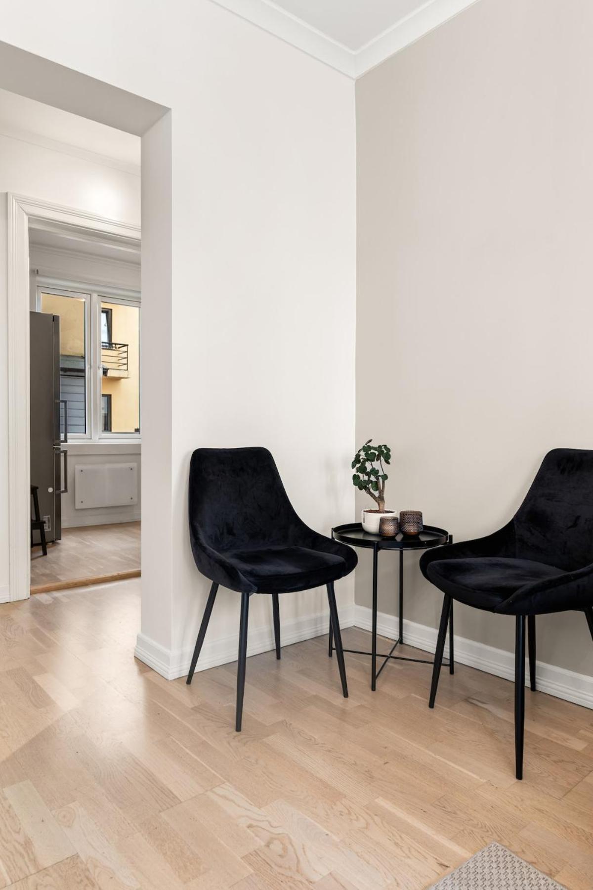 Luxury 4-Bedroom Apartment in Oslo's Heart - Walk to Major Attractions