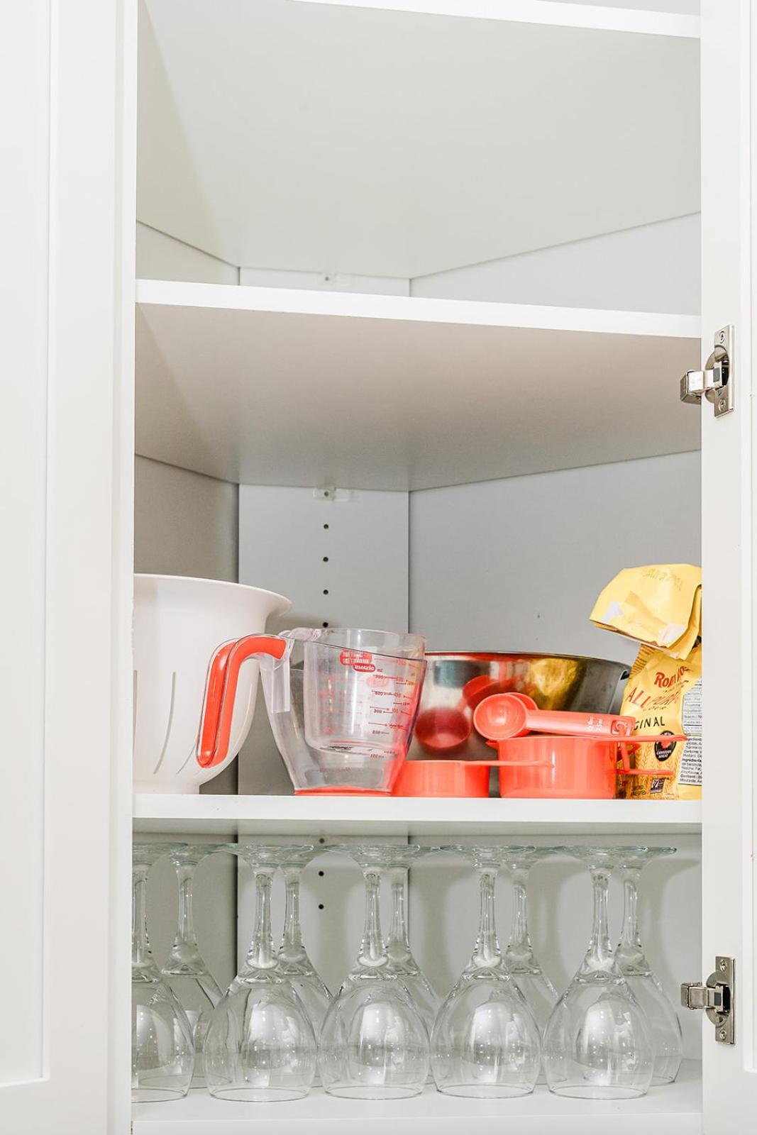 Modern suite near Airport Hospital Henday Town Ctr