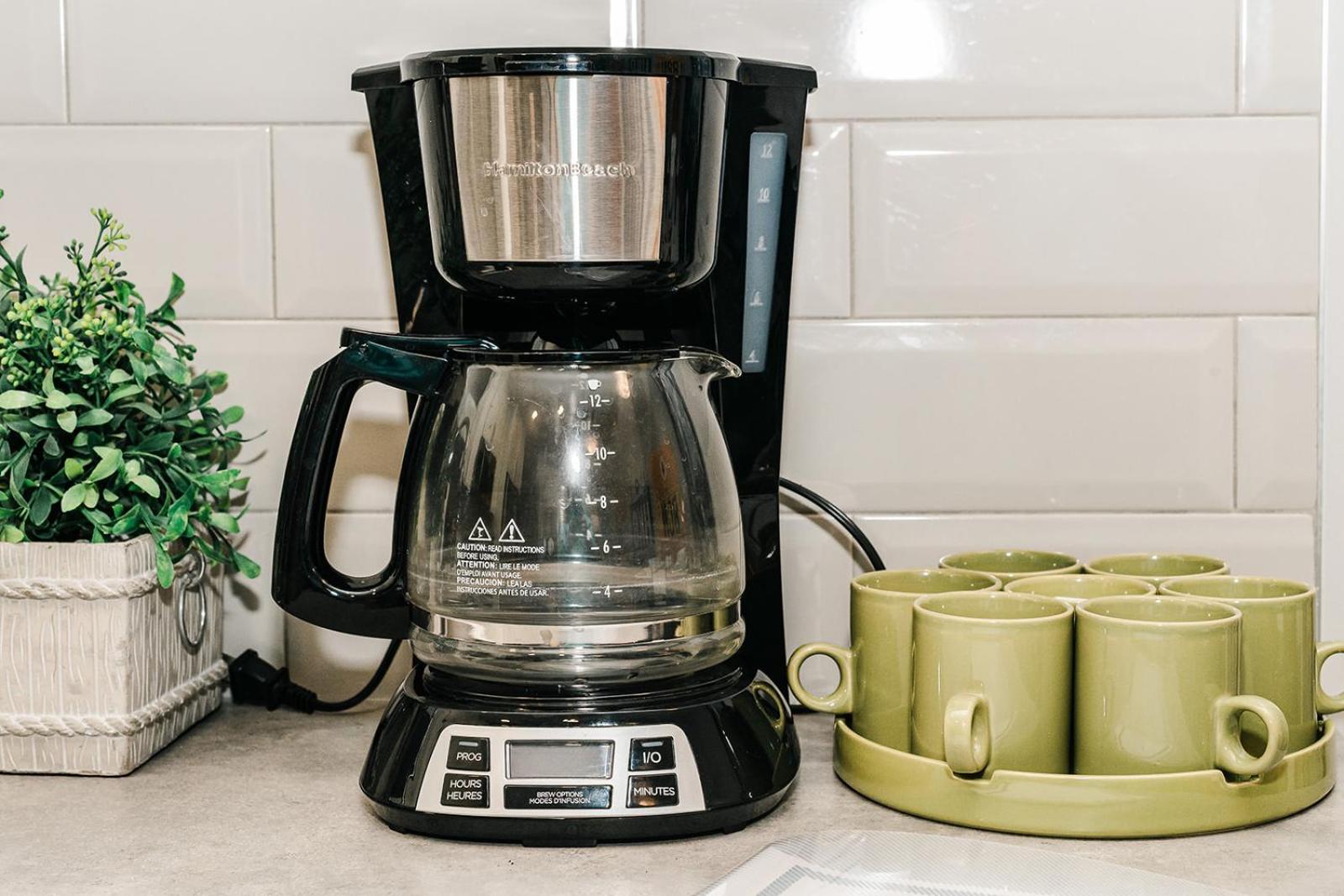 Modern suite near Airport Hospital Henday Town Ctr