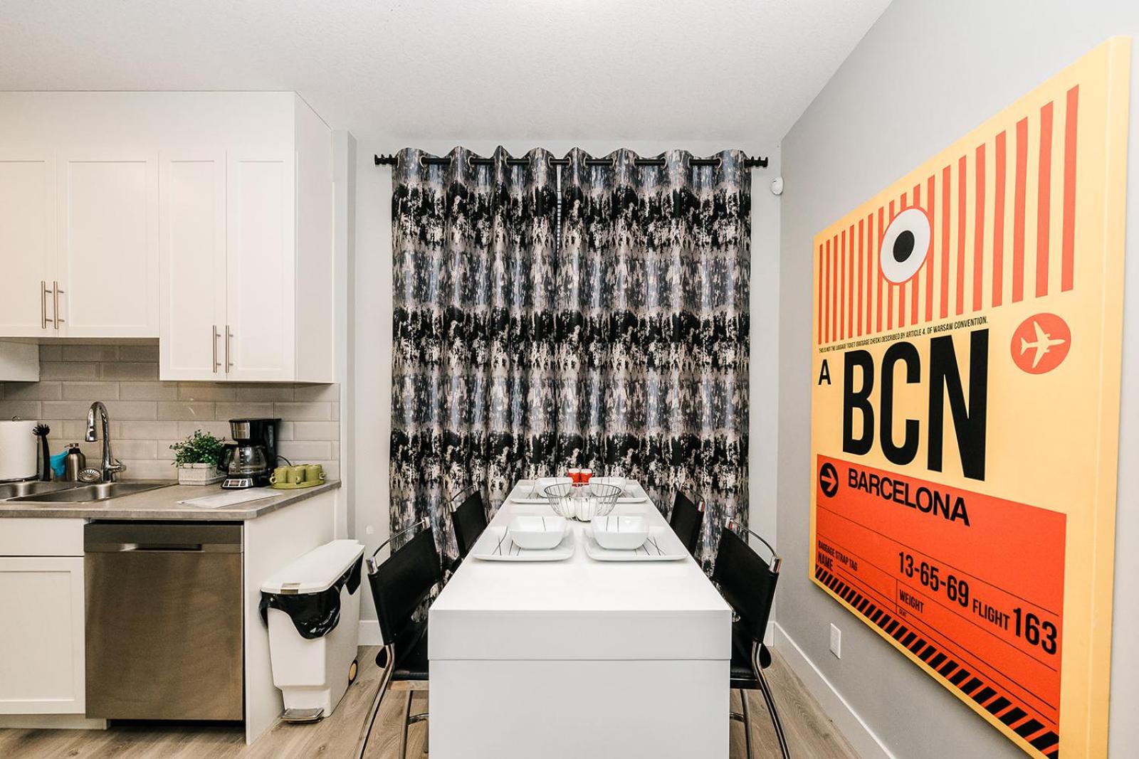 Modern suite near Airport Hospital Henday Town Ctr