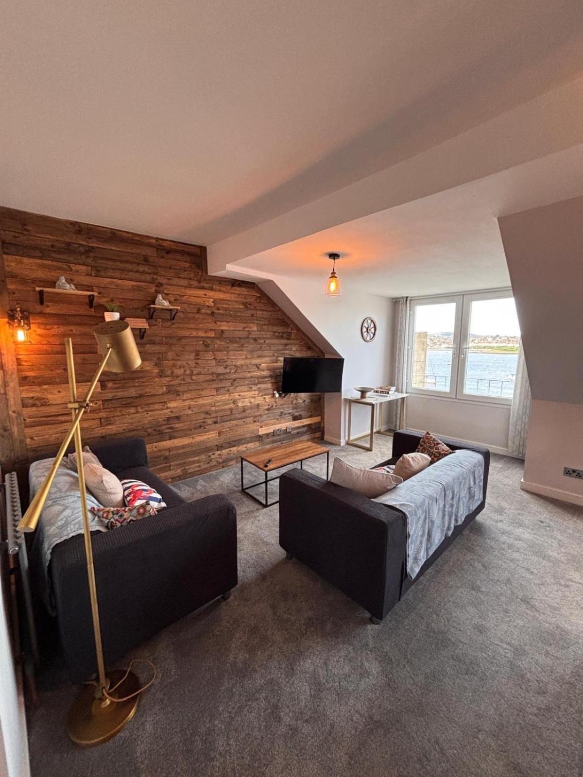 Stylish Coastal Apartment with Breathtaking views