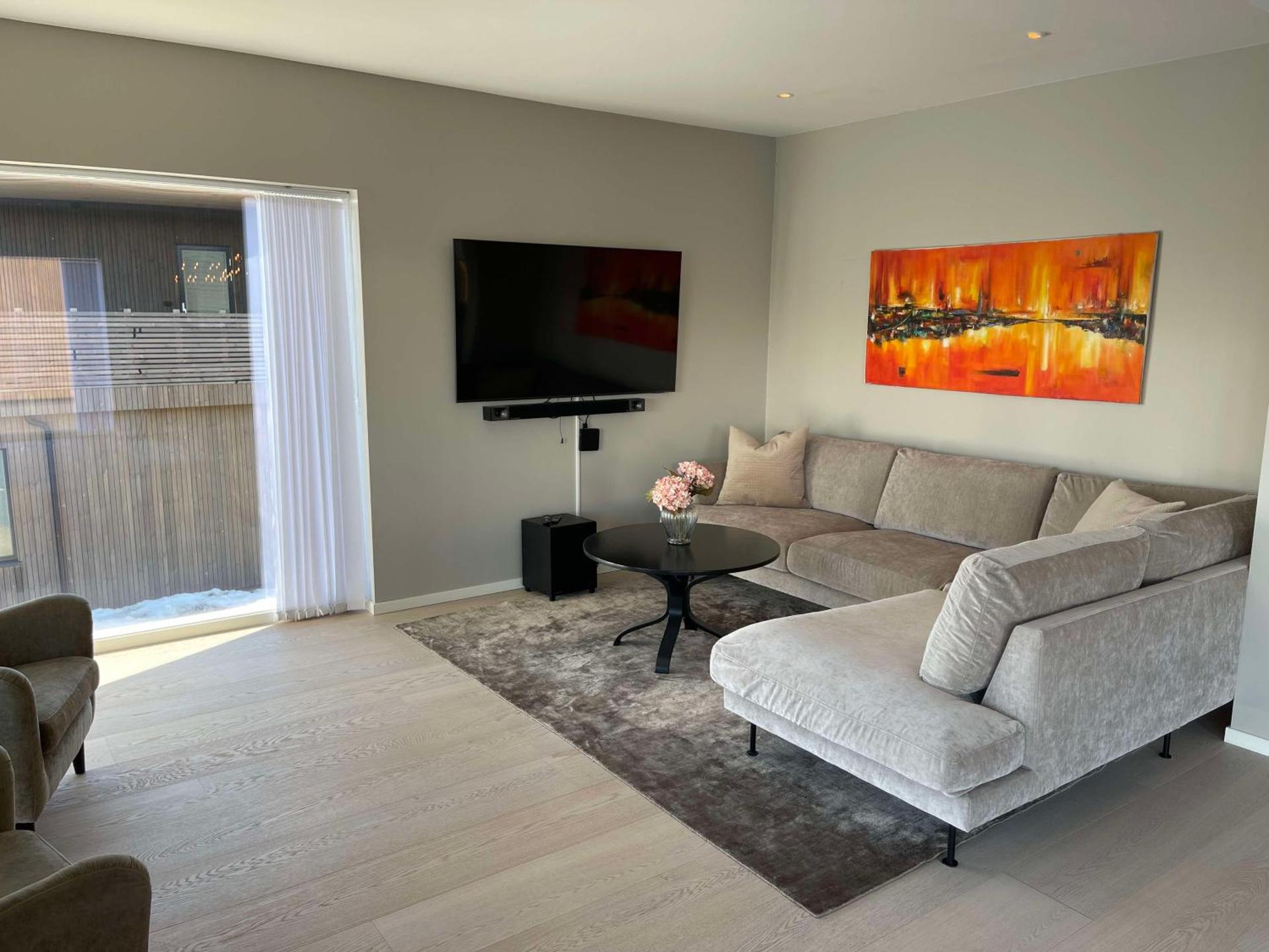 Leilighet med høy standard og fantastisk havutsikt