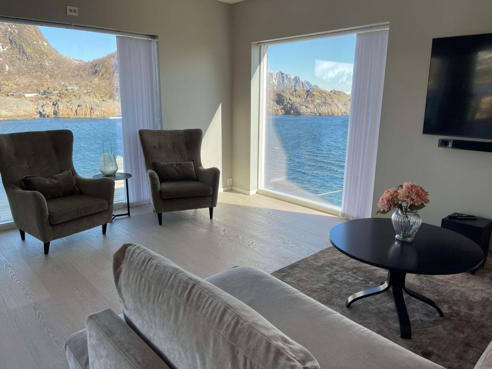 Leilighet med høy standard og fantastisk havutsikt