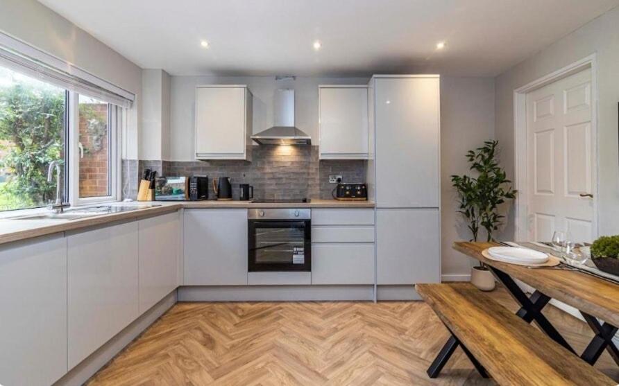 Modern & Stylish 2-Bed Home