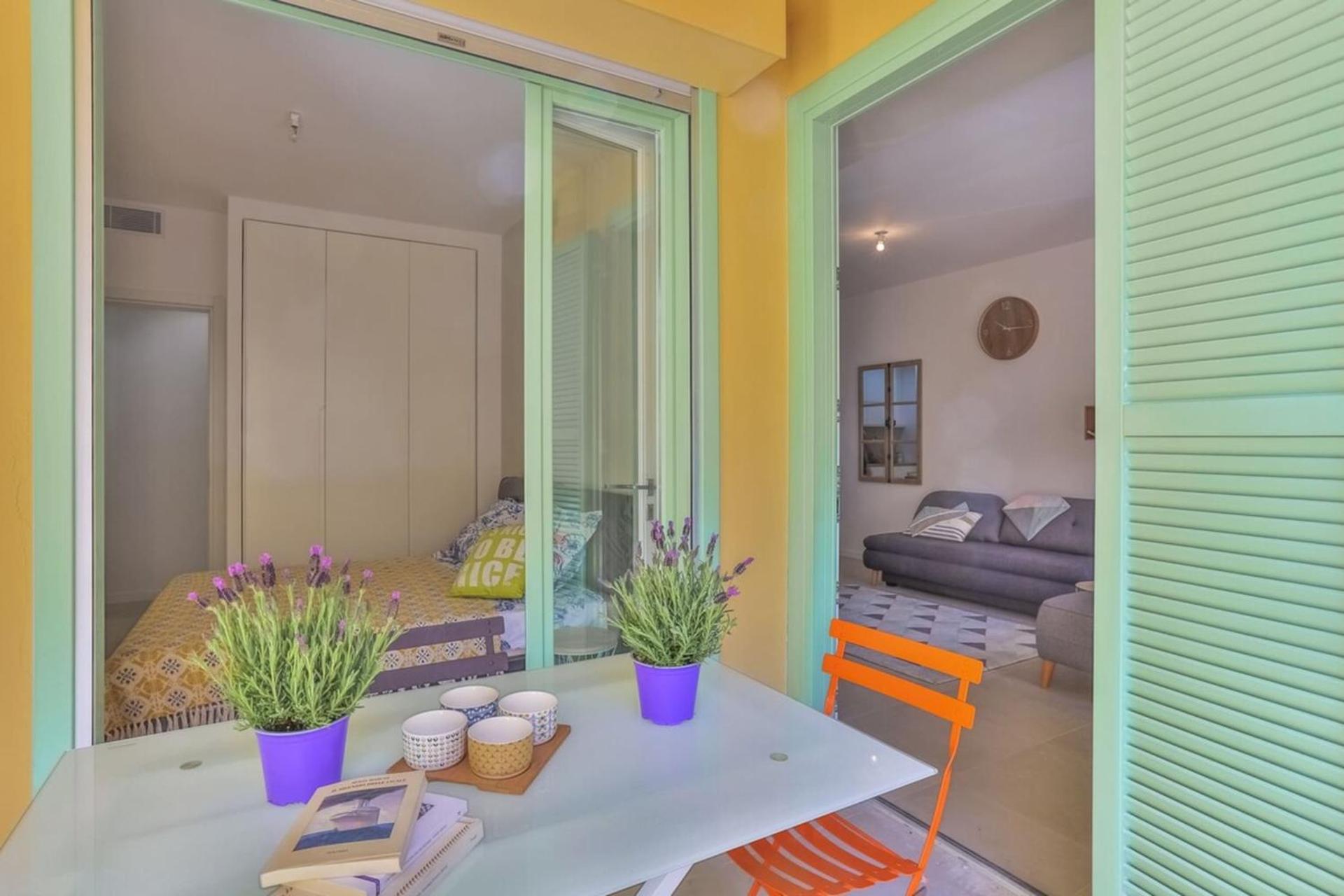 FRANCE 82 TP -1 min from the Sea - Terrace - Parking