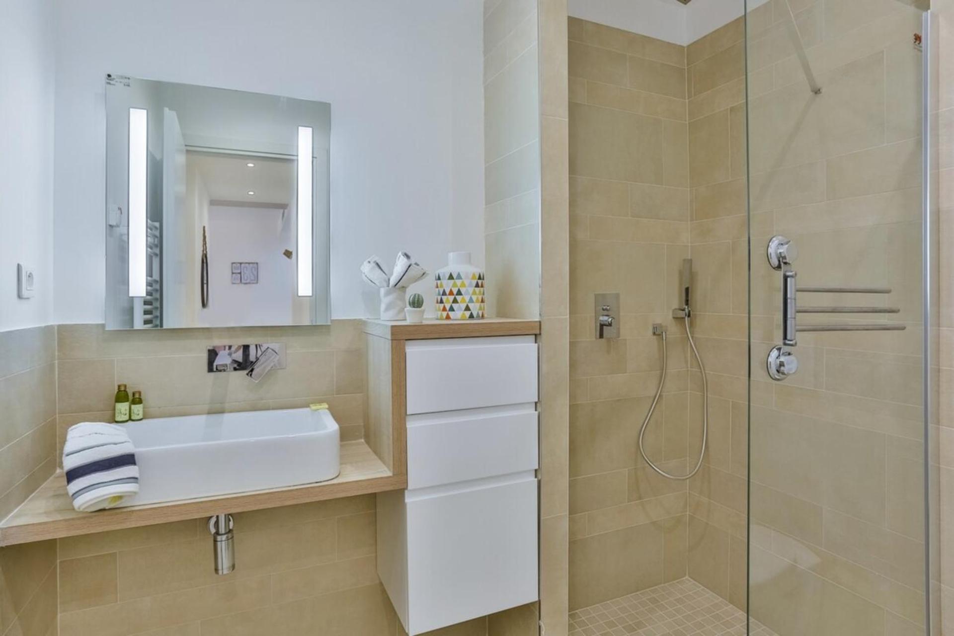 FRANCE 82 TP -1 min from the Sea - Terrace - Parking