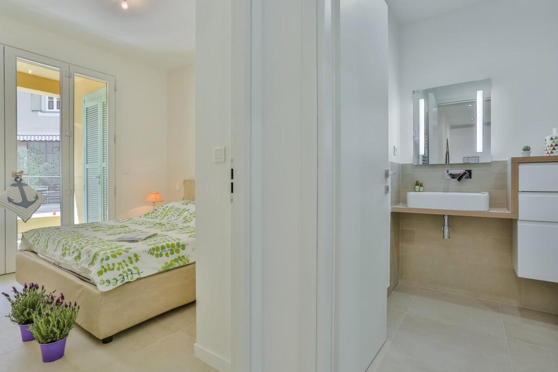 FRANCE 82 TP -1 min from the Sea - Terrace - Parking