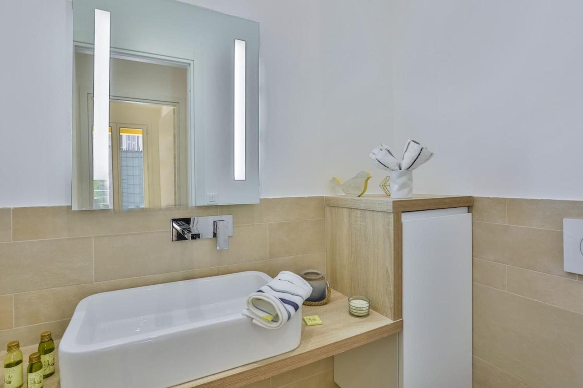 FRANCE 82 TP -1 min from the Sea - Terrace - Parking