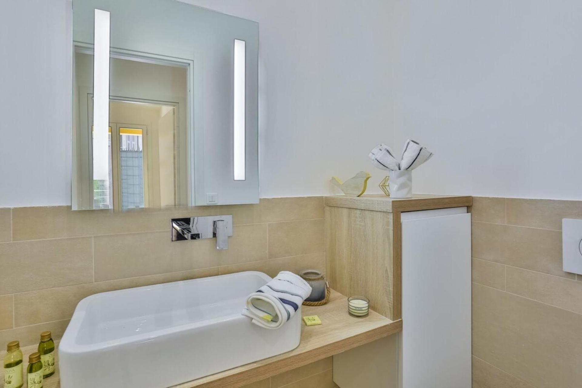 FRANCE 82 TP -1 min from the Sea - Terrace - Parking