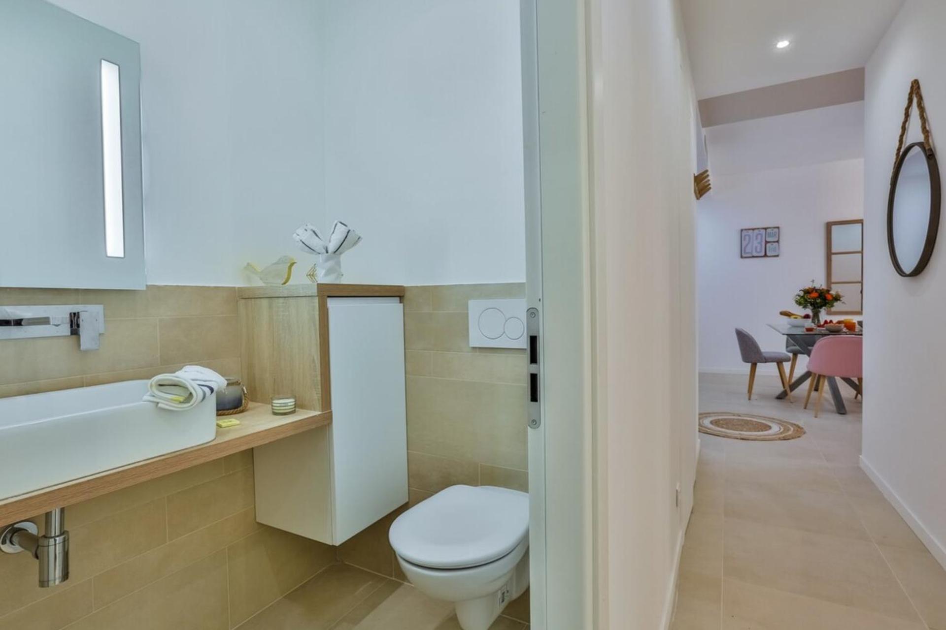 FRANCE 82 TP -1 min from the Sea - Terrace - Parking