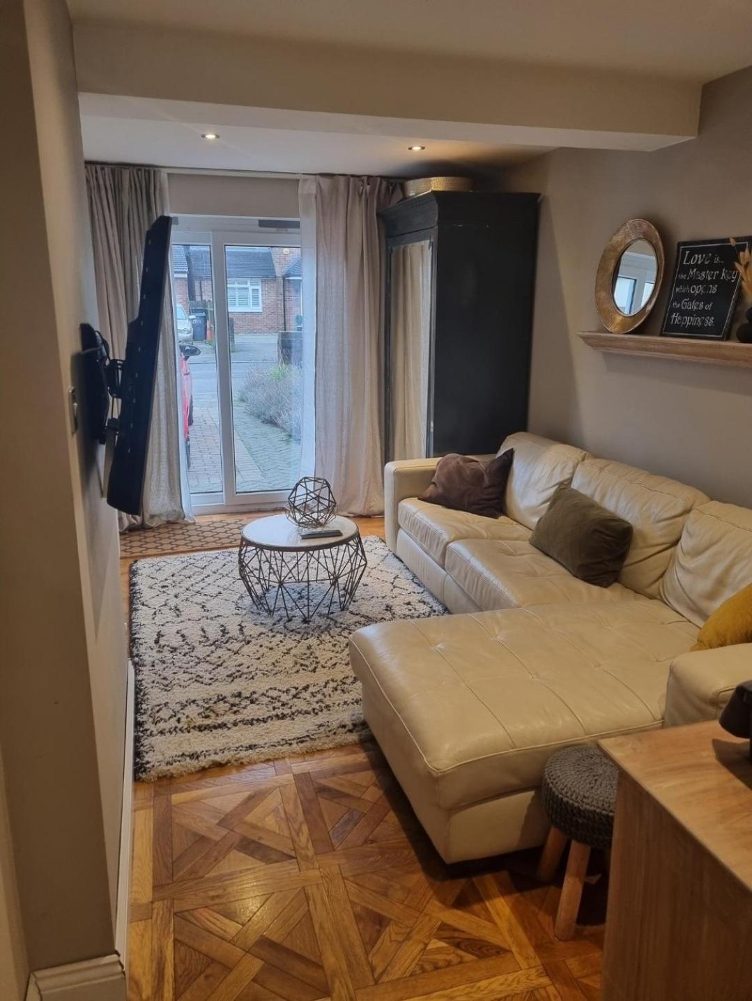 Stylish annexe with private entrance, four persons