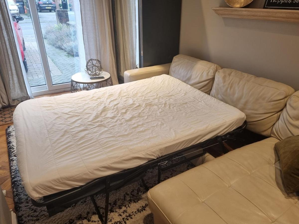 Stylish annexe with private entrance, four persons