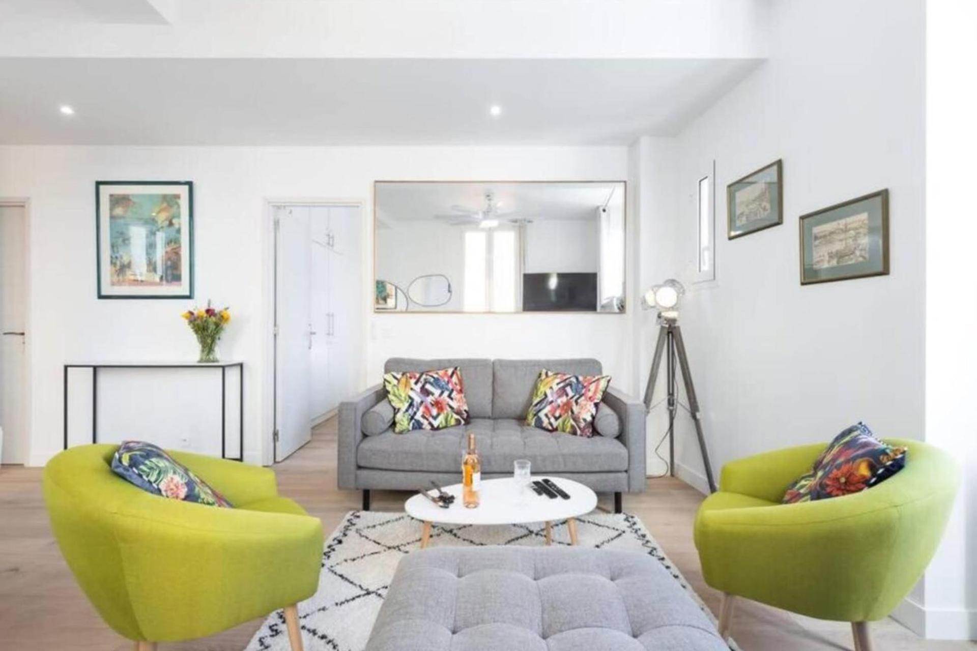 MOULIN - Stunning 1 bedroom Apt on the Port