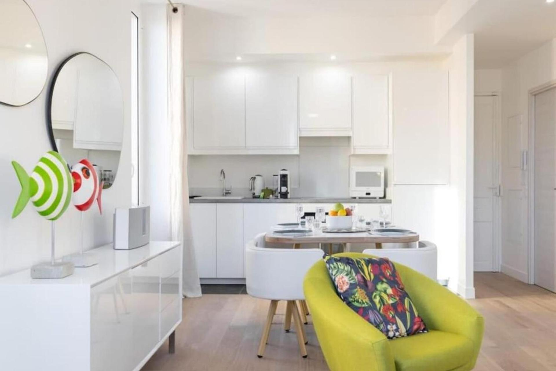 MOULIN - Stunning 1 bedroom Apt on the Port