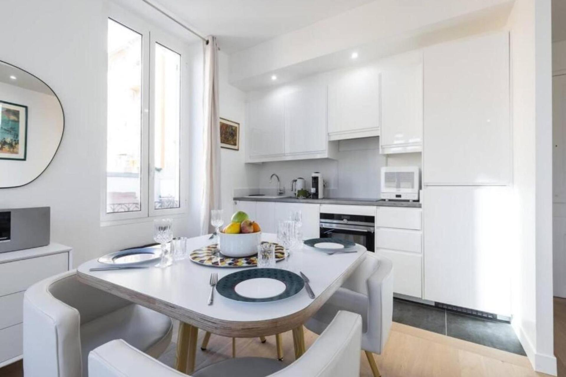 MOULIN - Stunning 1 bedroom Apt on the Port