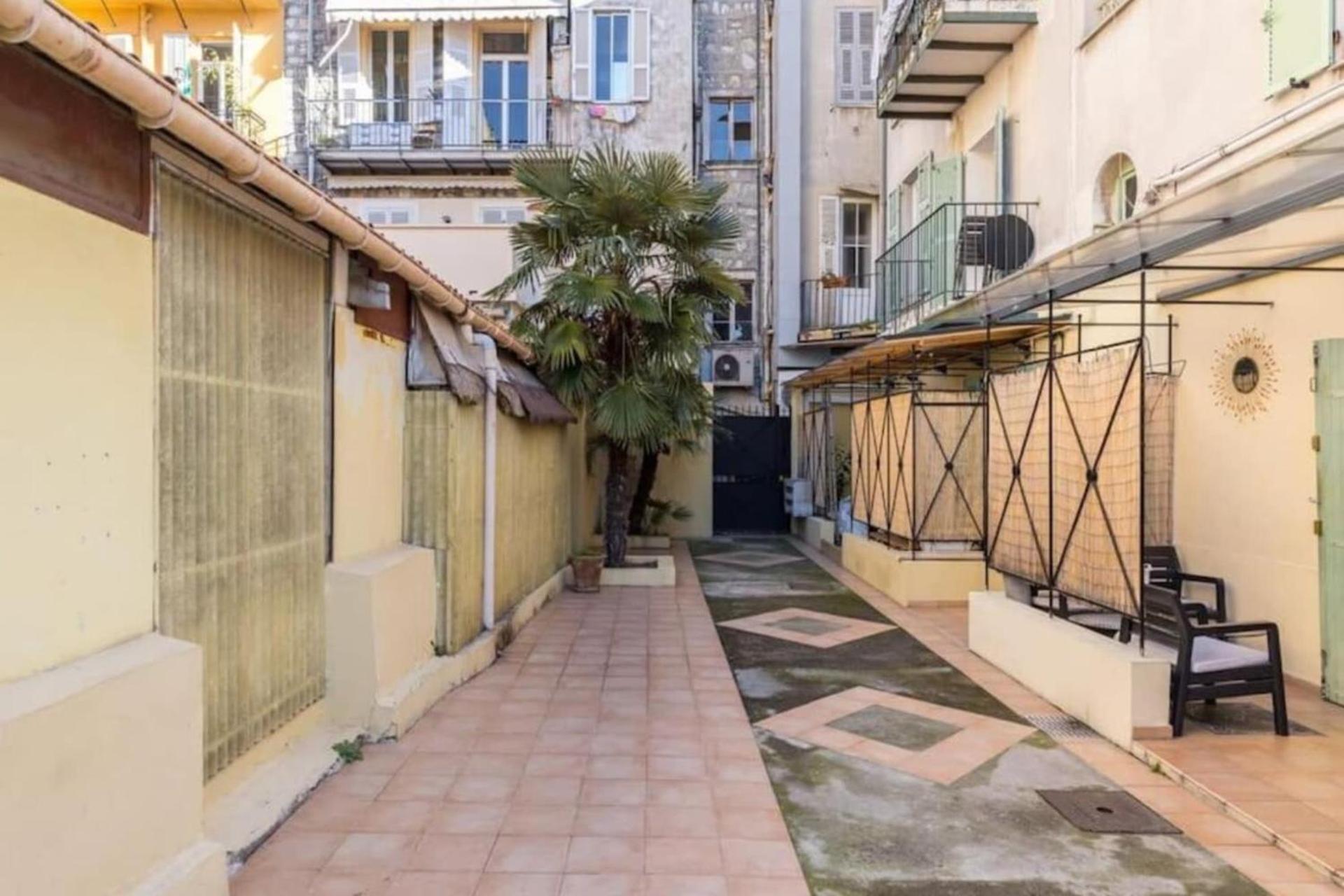 MOULIN - Stunning 1 bedroom Apt on the Port