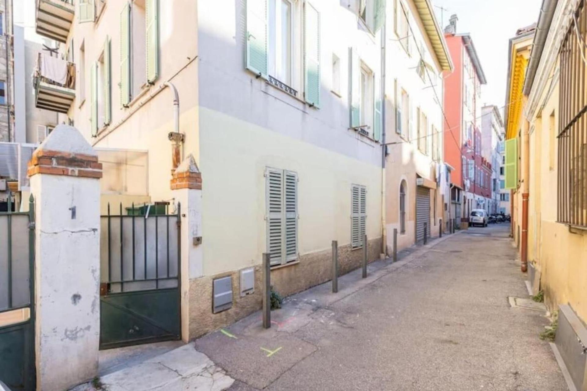 MOULIN - Stunning 1 bedroom Apt on the Port