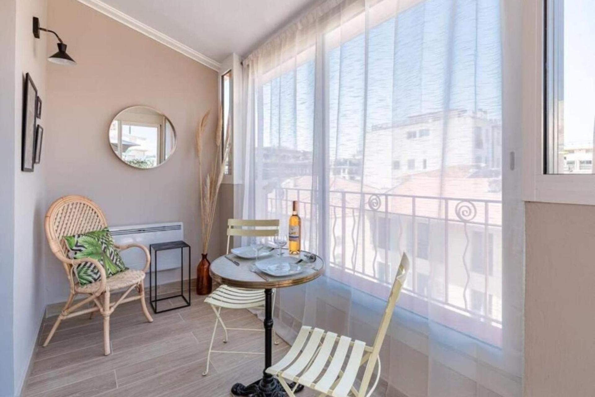 LAMARTINE - Studio w terrace and AC Very central