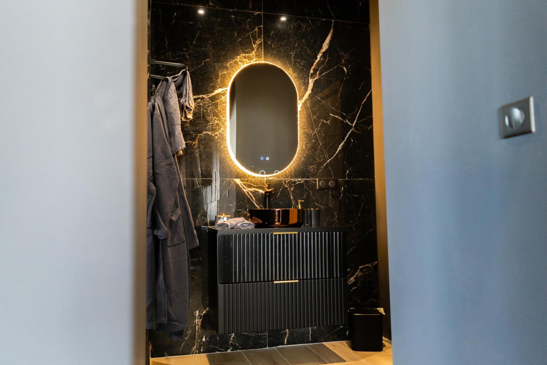 Grand studio centre ville tout équipé jacuzzi parking gratuit