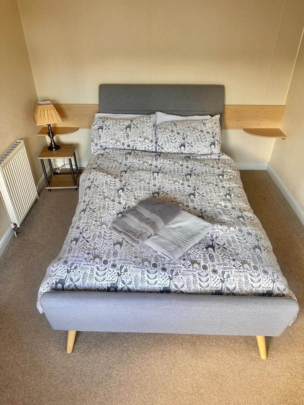 Two Bedroom Willerby Caravan Located in Uddingston, Glasgow at Maryville Caravan Site