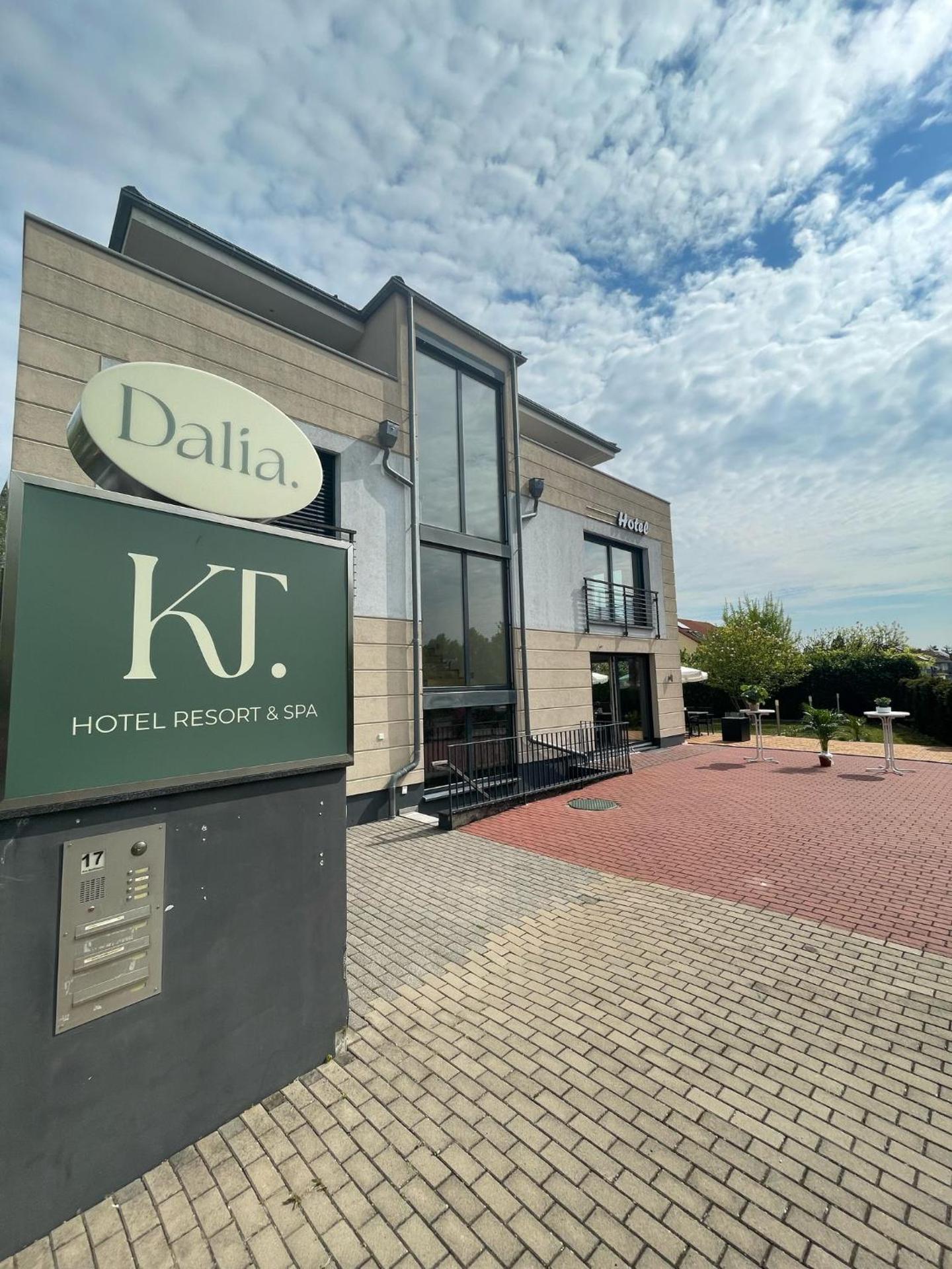 K&T Estates Resort & Spa, Frankfurt