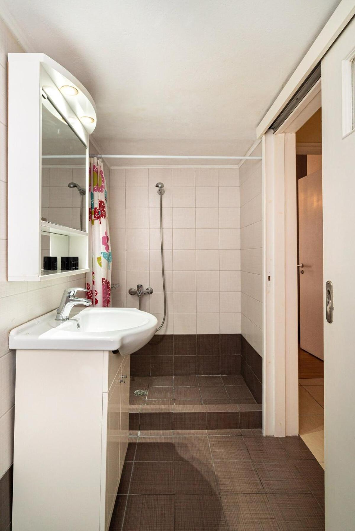 Casa Del Guerriero, Athens