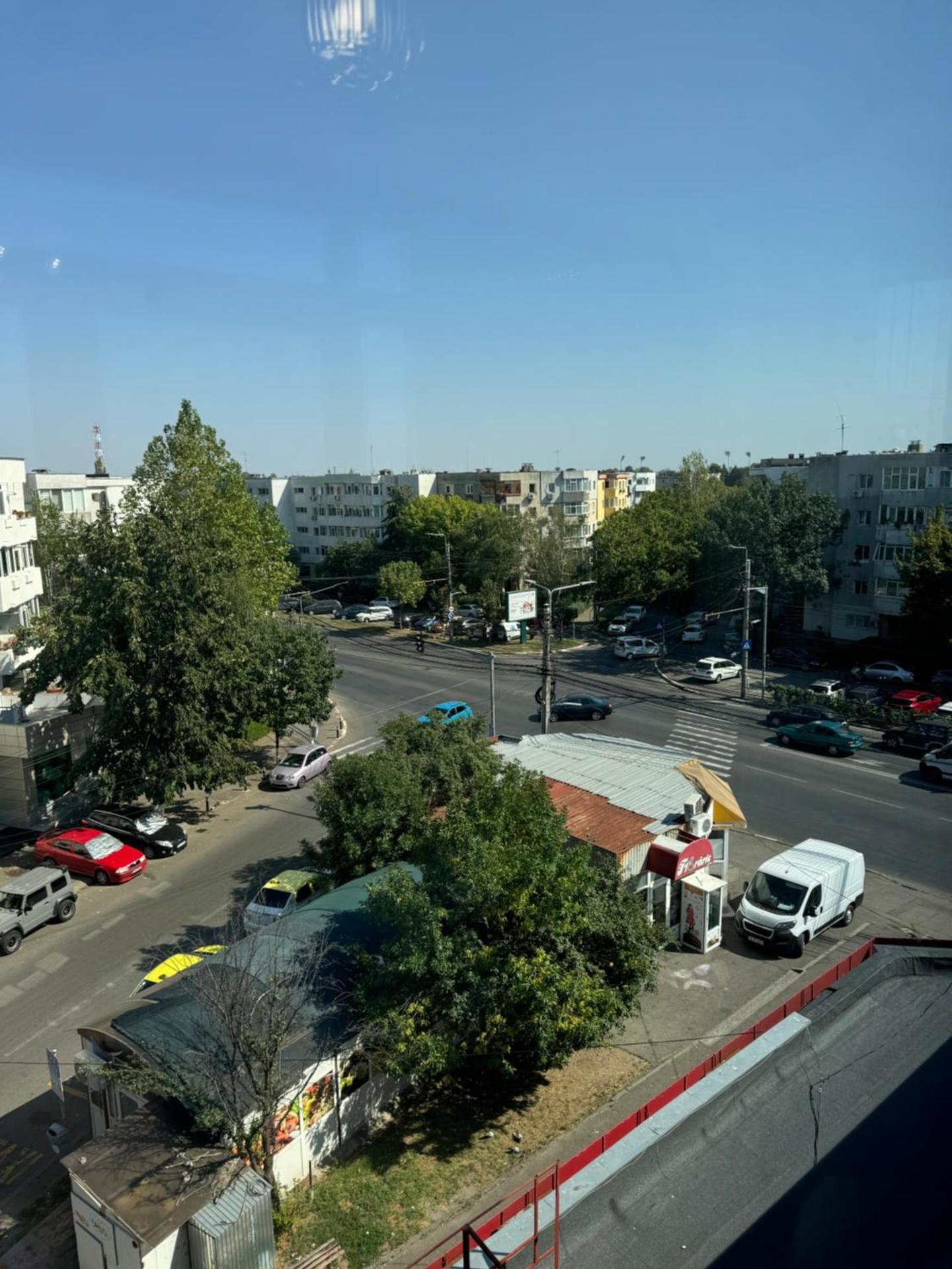 Modern 2BR Apartment Central Fast Wi-Fi Free parking