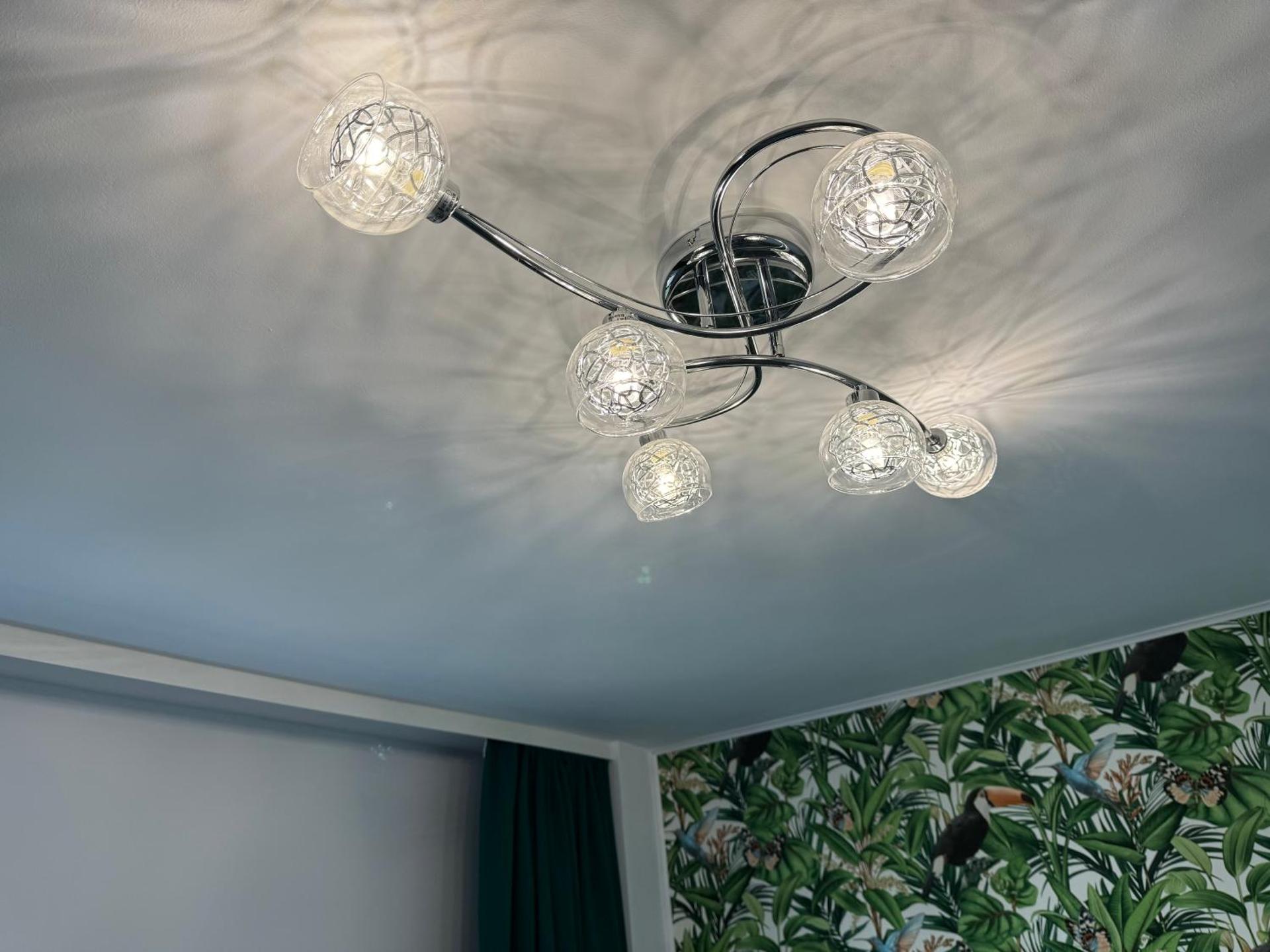 Modern 2BR Apartment Central Fast Wi-Fi Free parking