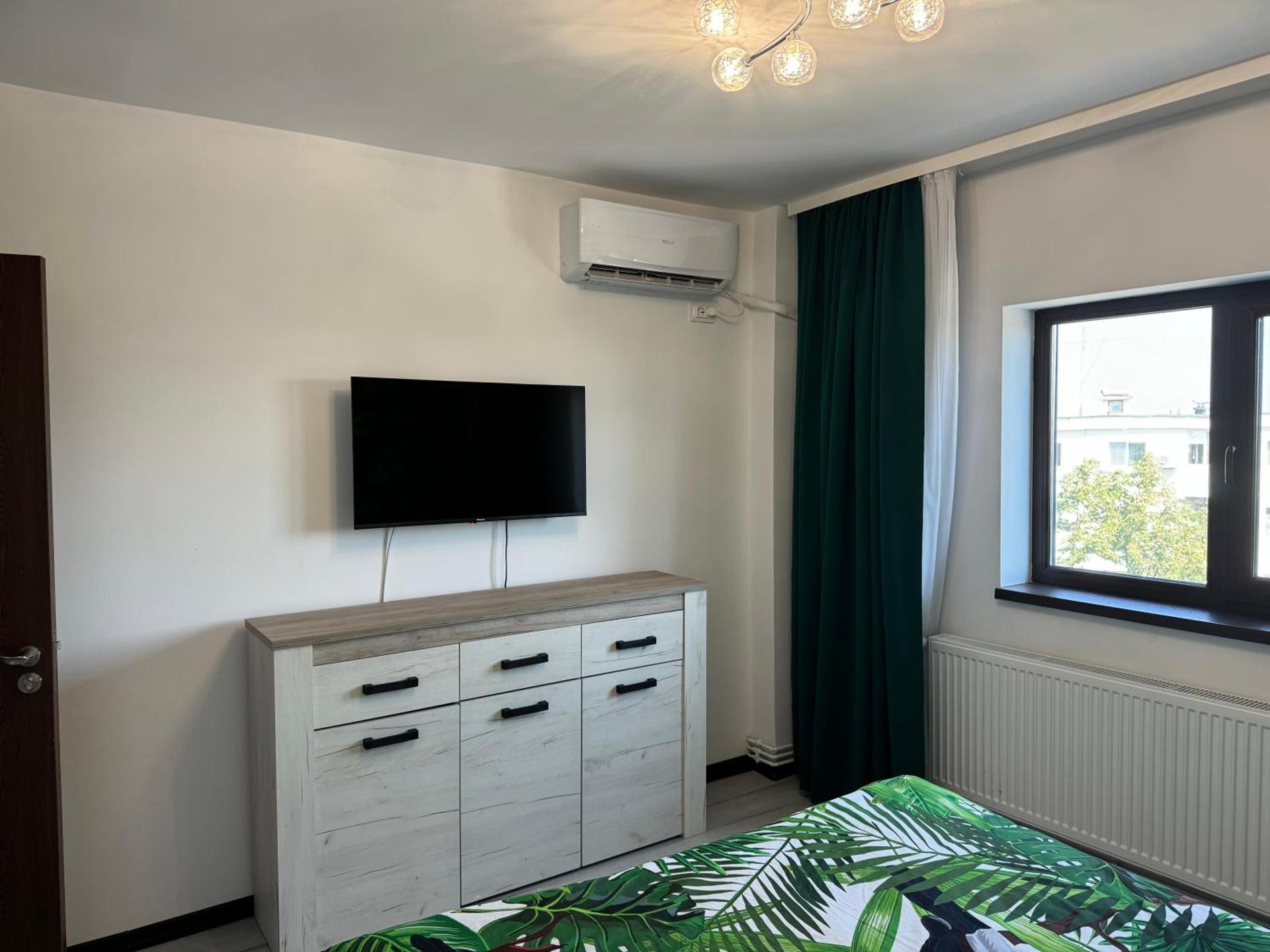 Modern 2BR Apartment Central Fast Wi-Fi Free parking