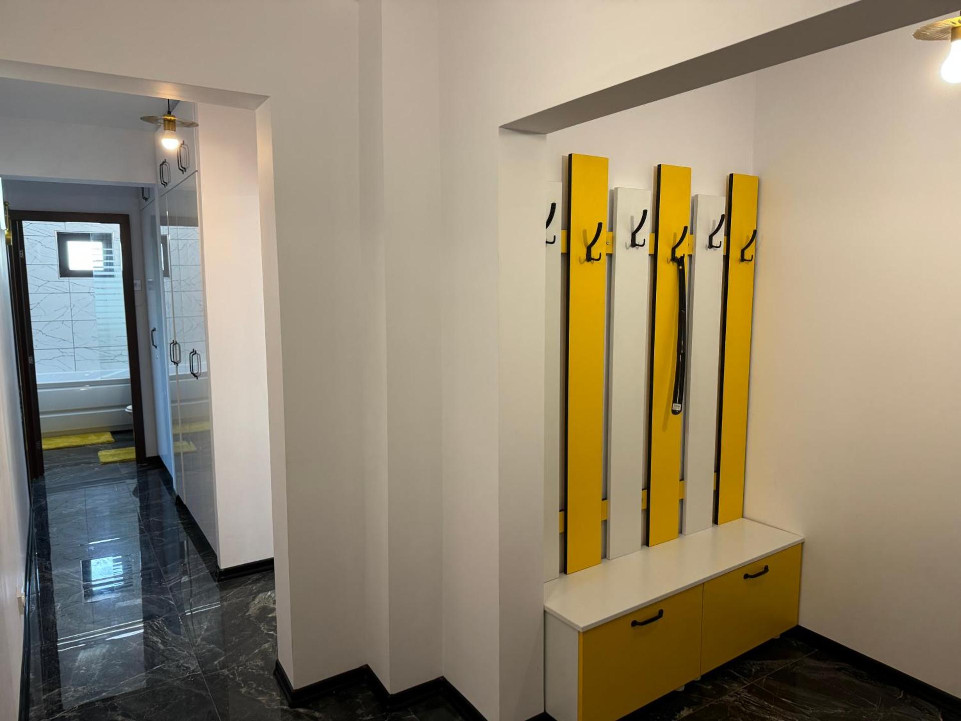 Modern 2BR Apartment Central Fast Wi-Fi Free parking