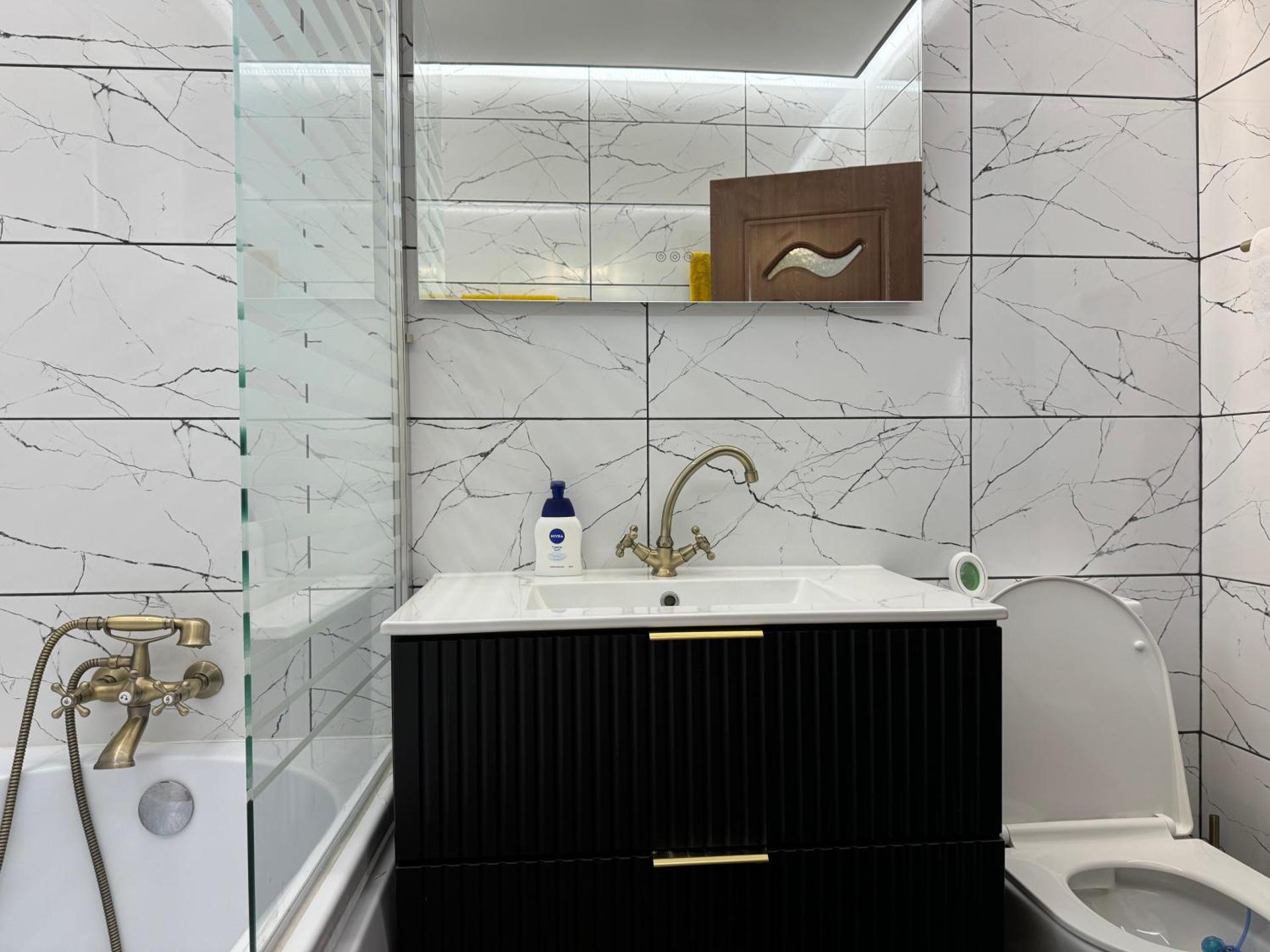 Modern 2BR Apartment Central Fast Wi-Fi Free parking