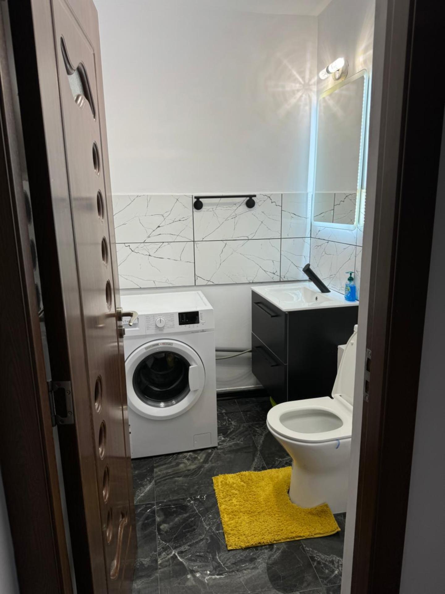 Modern 2BR Apartment Central Fast Wi-Fi Free parking