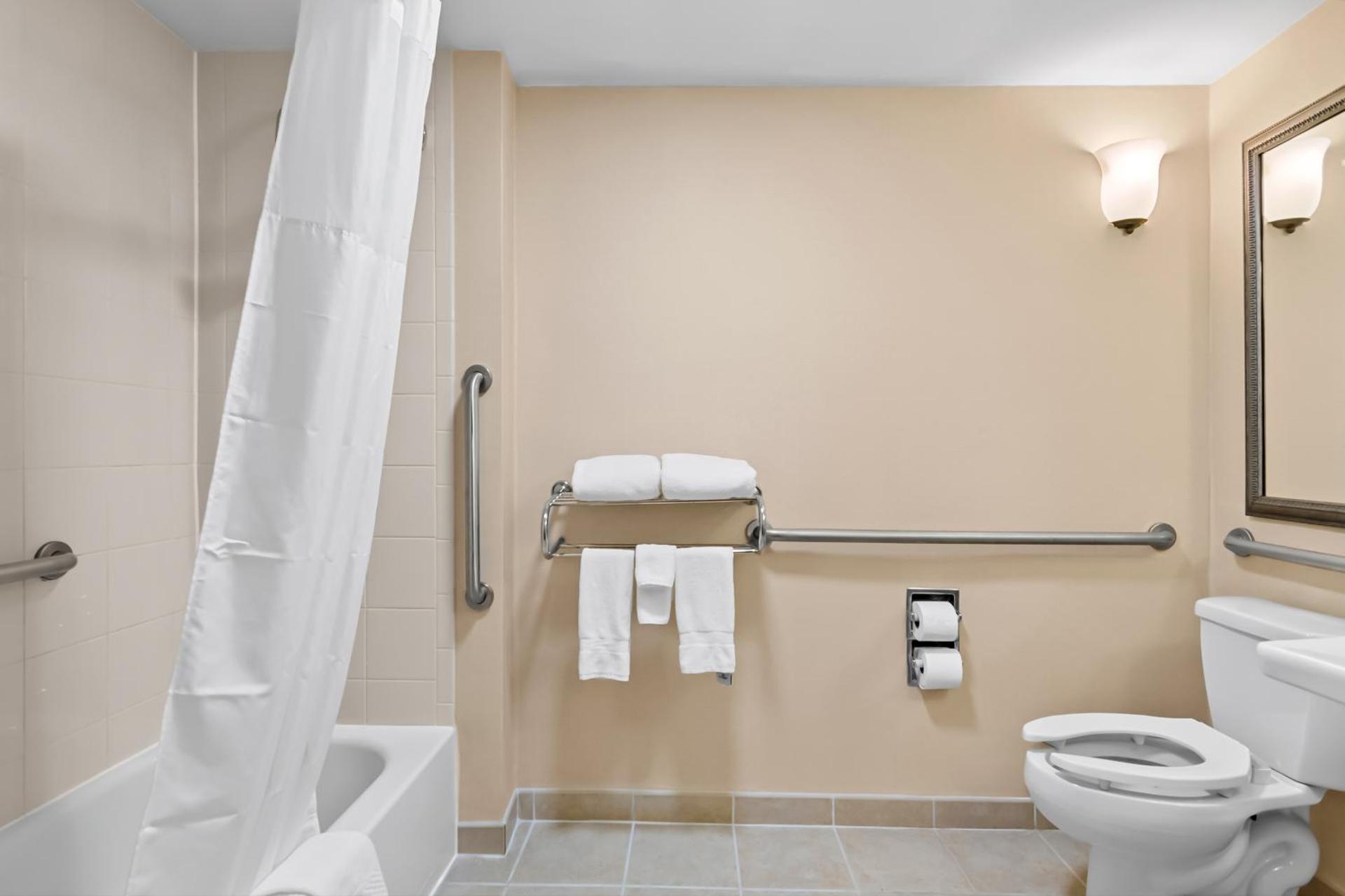 Queen Room - Disability Access/Non Smoking