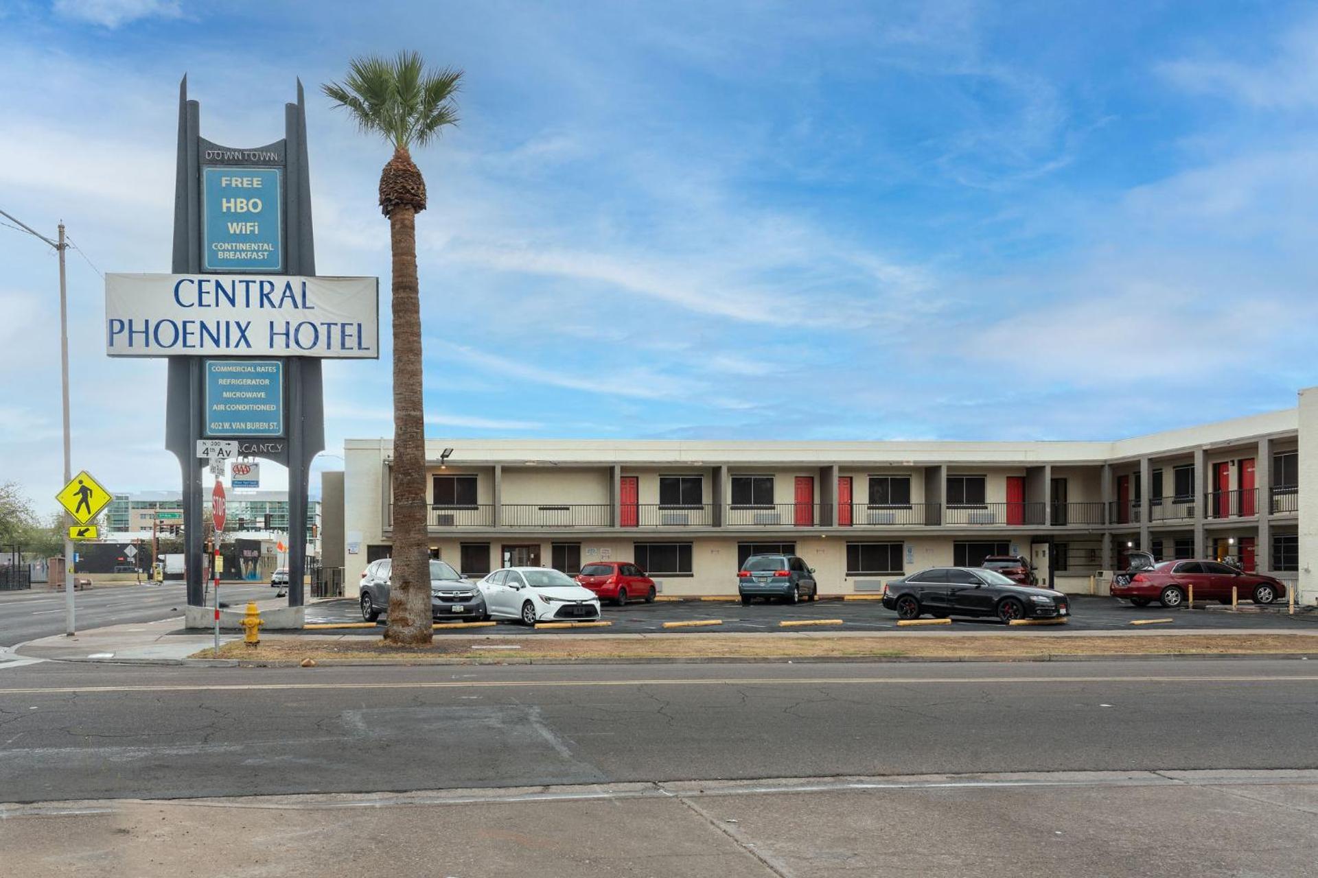 Central Phoenix Hotel