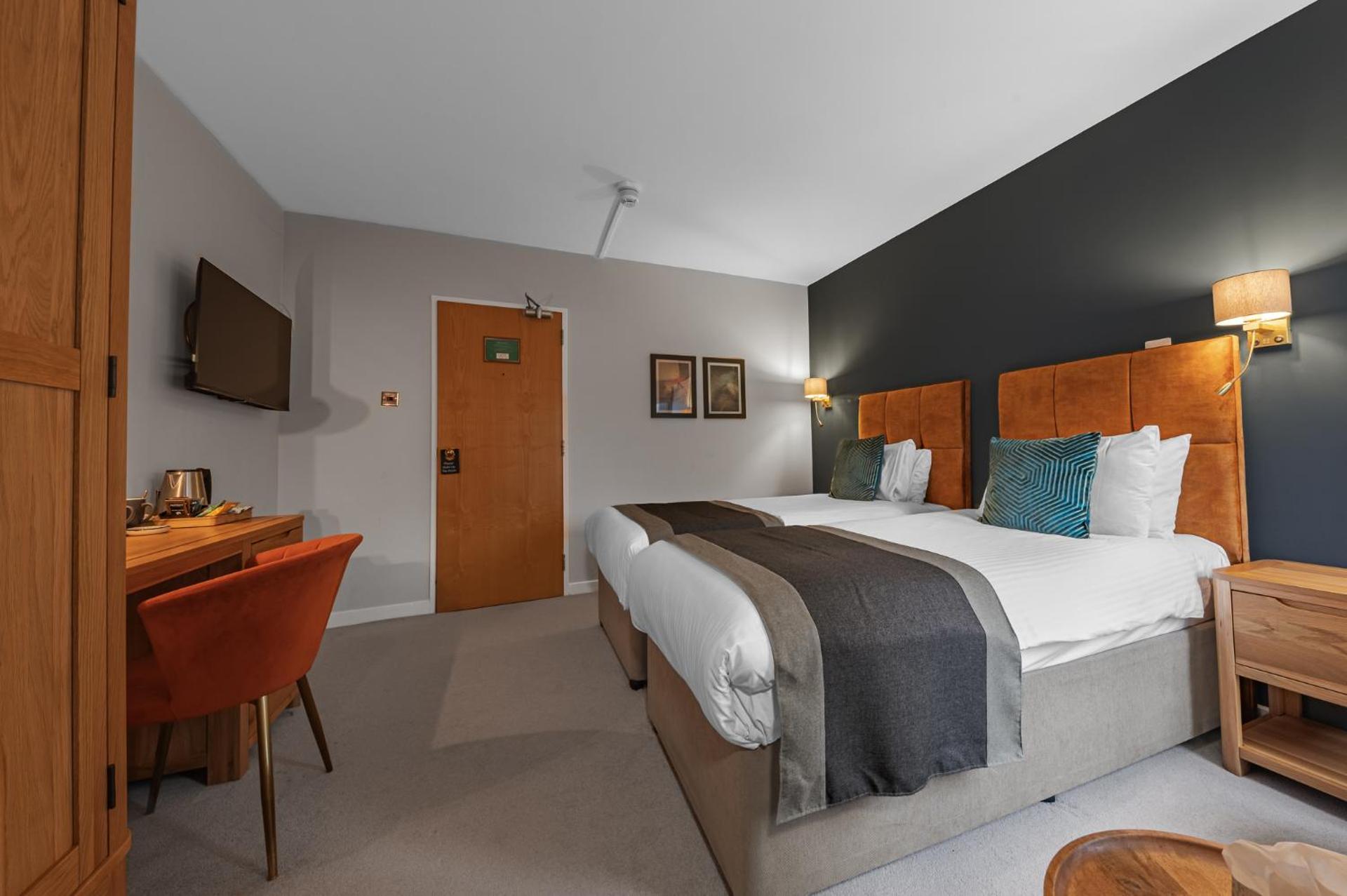 The Crooklands, BW Signature Collection