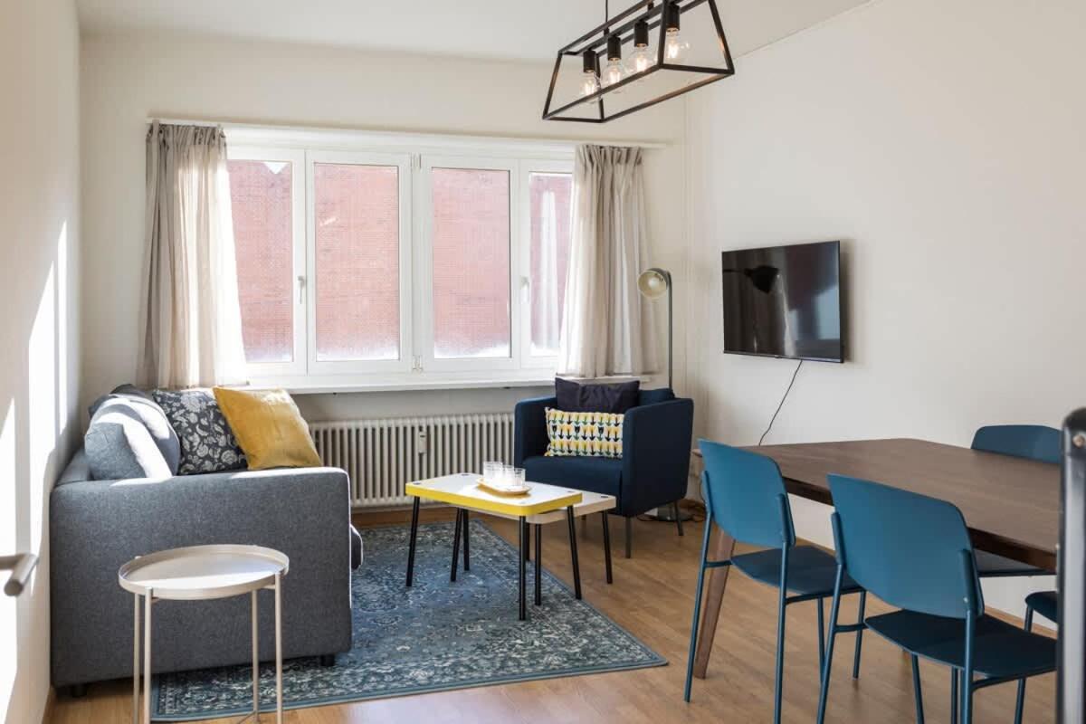 Modern appt opposite theatre, 7 min walk to Messe