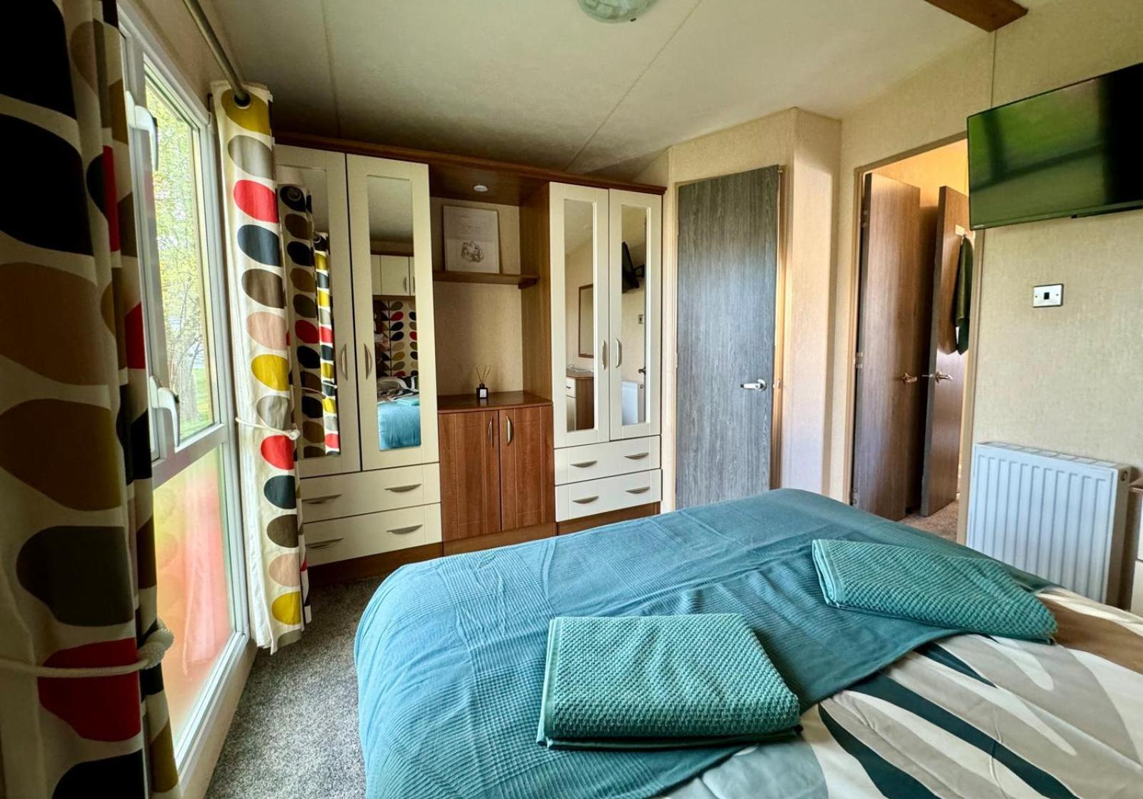 Tattershall Lakes 2 bedroom,6 berth Holiday home with hot tube