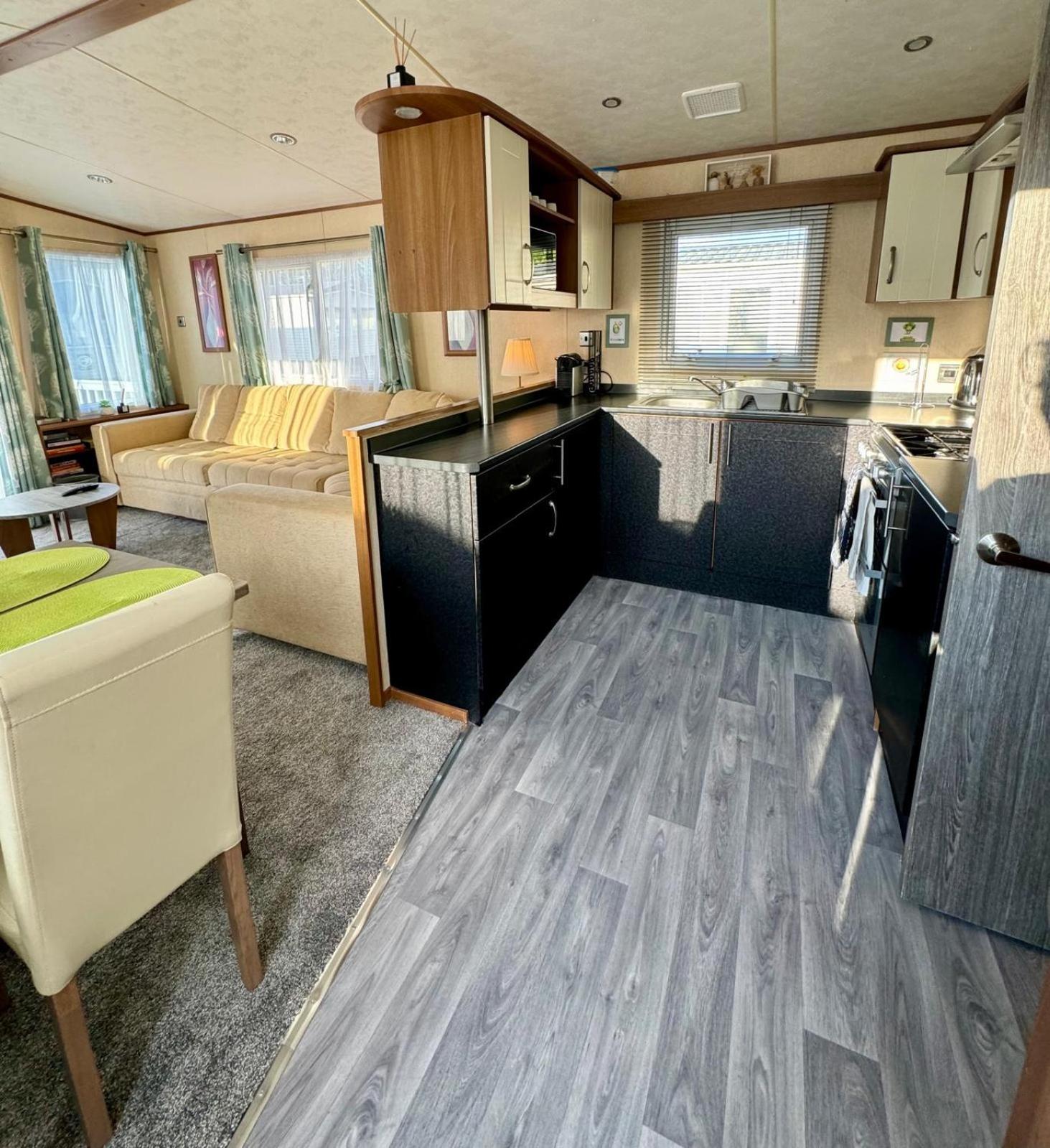 Tattershall Lakes 2 bedroom,6 berth Holiday home with hot tube