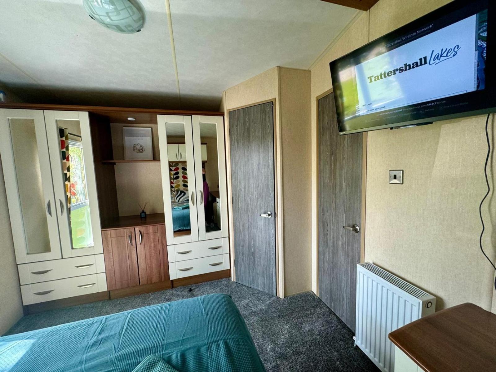 Tattershall Lakes 2 bedroom,6 berth Holiday home with hot tube