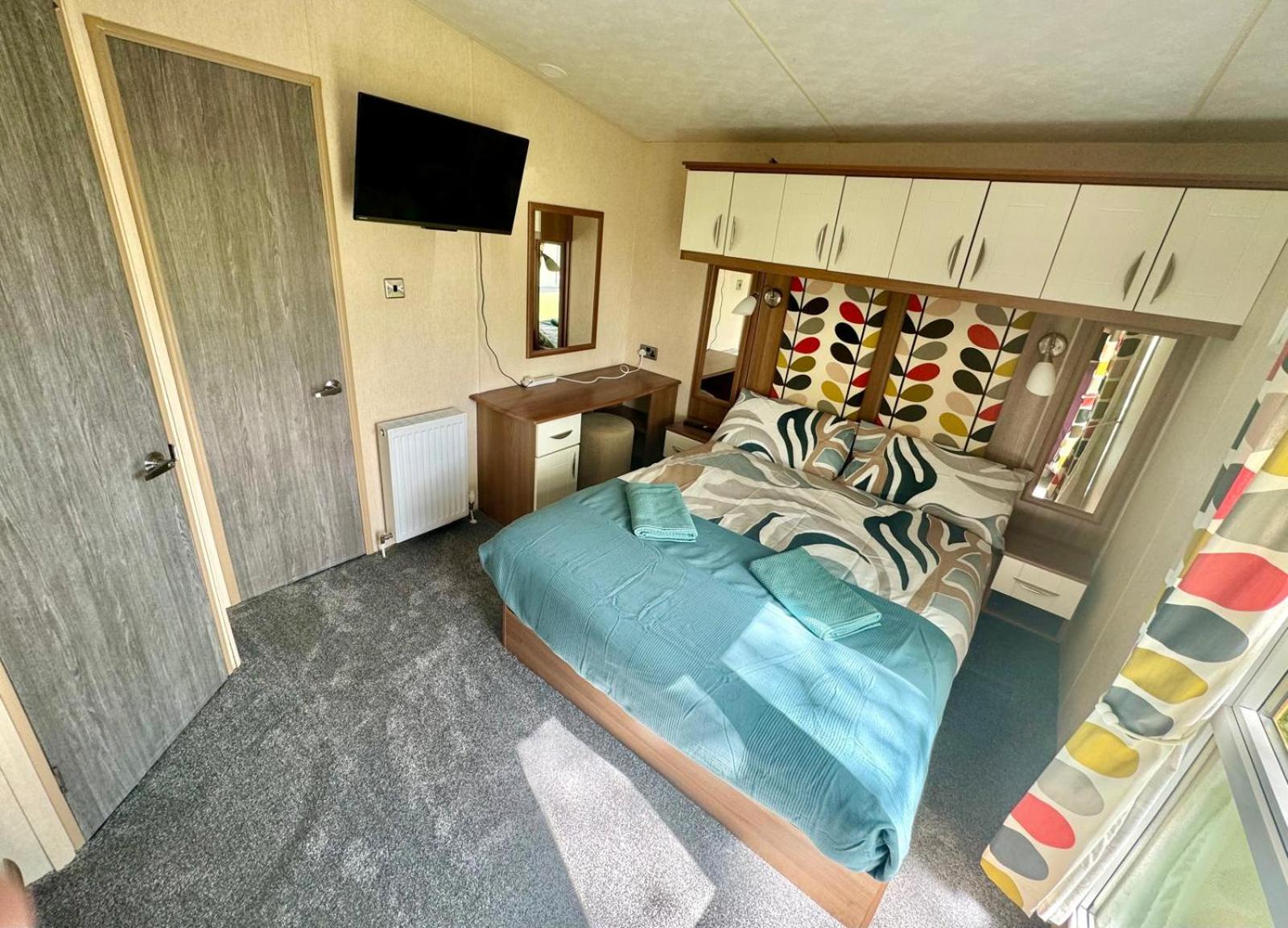 Tattershall Lakes 2 bedroom,6 berth Holiday home with hot tube