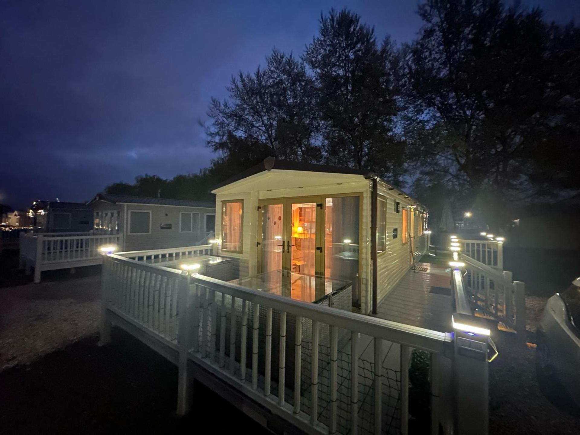 Tattershall Lakes 2 bedroom,6 berth Holiday home with hot tube