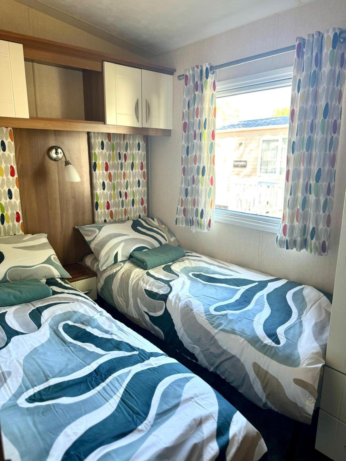 Tattershall Lakes 2 bedroom,6 berth Holiday home with hot tube
