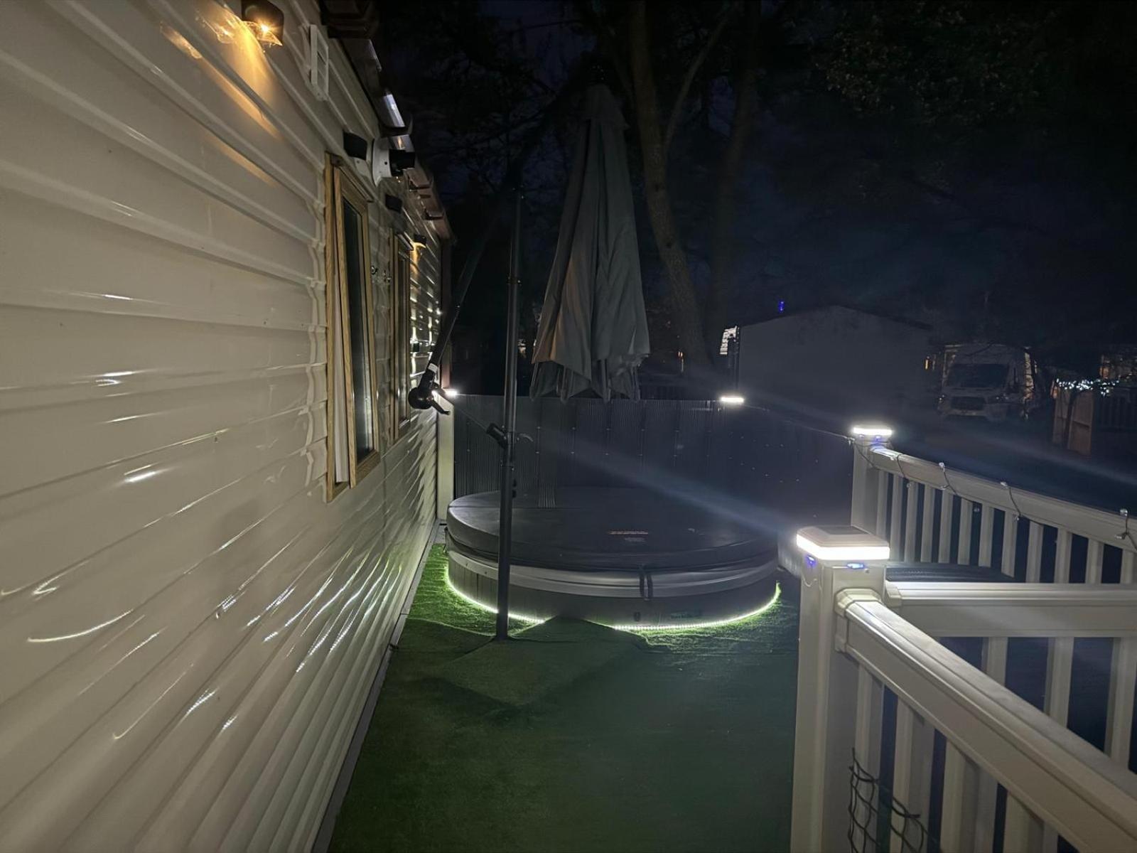 Tattershall Lakes 2 bedroom,6 berth Holiday home with hot tube