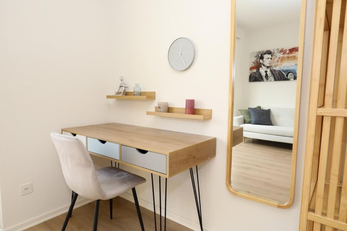 Spacious Parkside Apartment in Central Zurich with Balcony