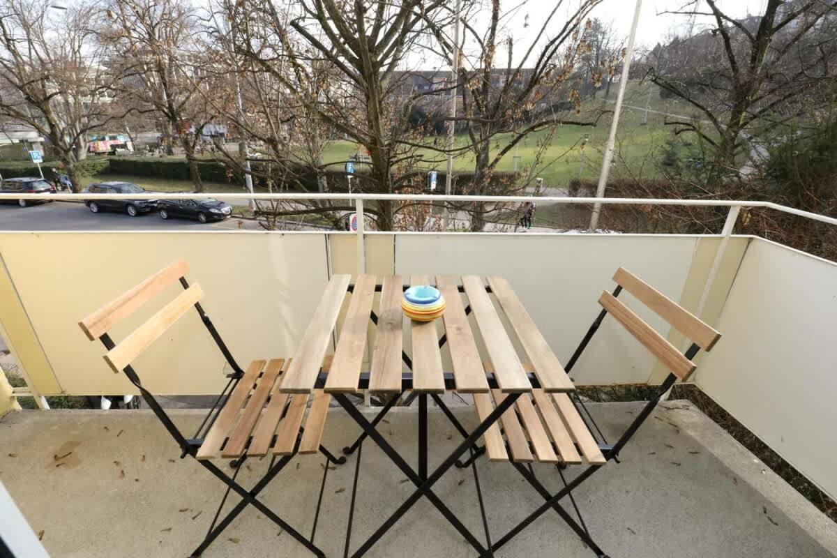 Spacious Parkside Apartment in Central Zurich with Balcony