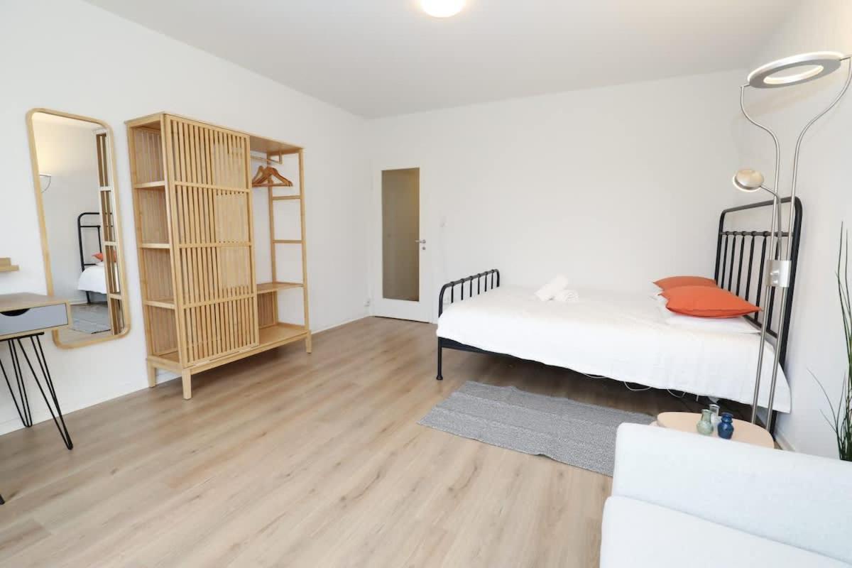 Spacious Parkside Apartment in Central Zurich with Balcony