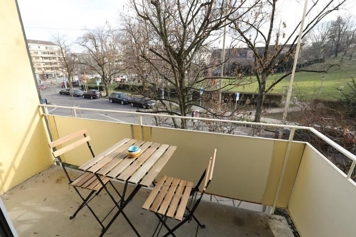Spacious Parkside Apartment in Central Zurich with Balcony