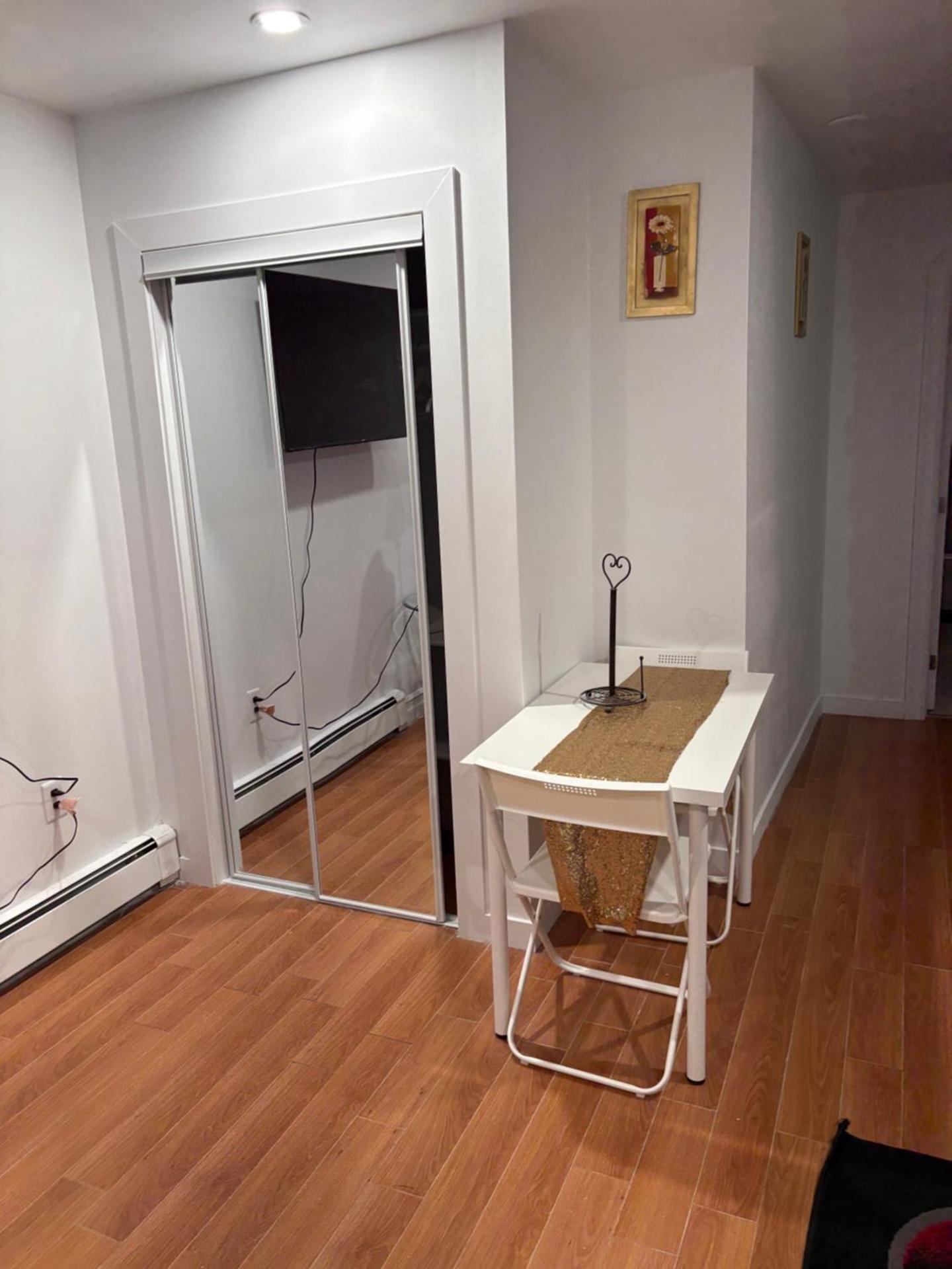 Bachelor and Double room in Bedford, Halifax