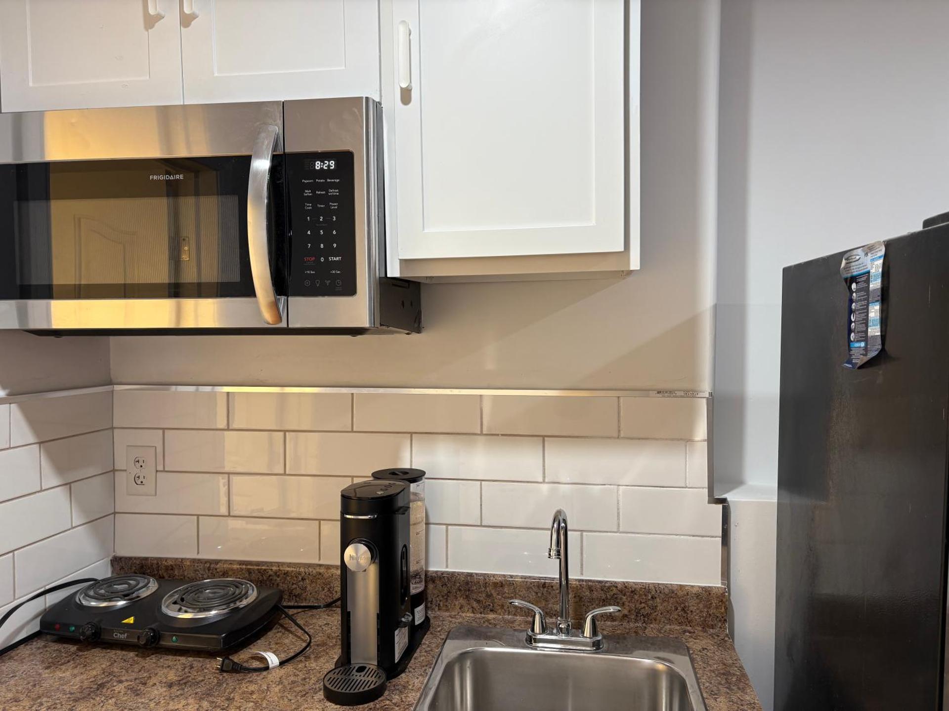 Bachelor and Double room in Bedford, Halifax